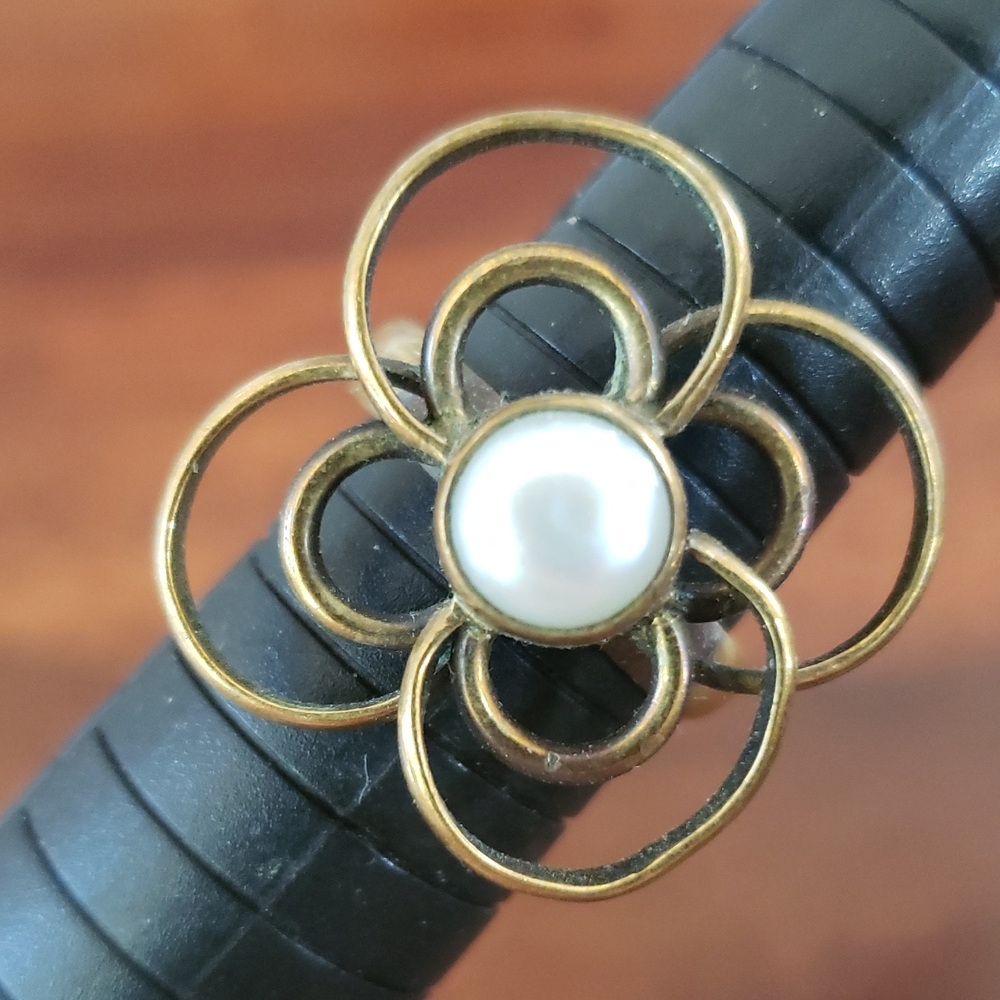 Vintage Antique Brass Pearl Flower Ring Dainty Boho Adjustable Cocktail Ring - Picture 4 of 10